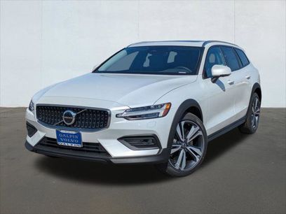 New 2026 Volvo V60 B5 Cross Country Plus w/ Climate Package