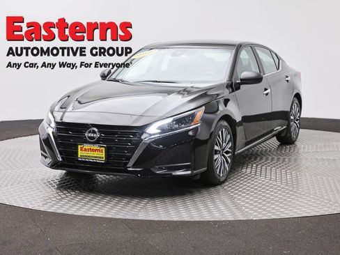 Used 2025 Nissan Altima 2.5 SV FWD image 1