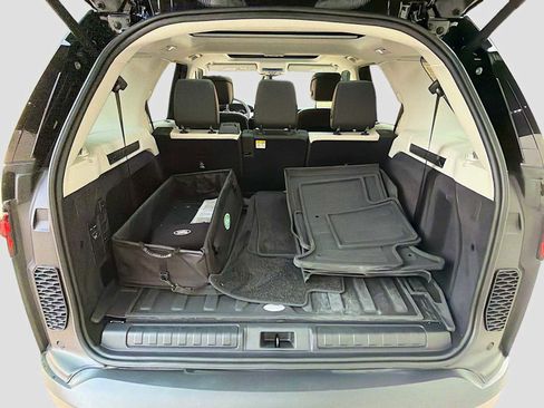 Certified 2025 Land Rover Discovery S AWD/4WD image 19
