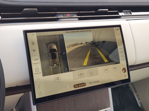 Used 2024 Land Rover Range Rover Long Wheelbase SE image 19