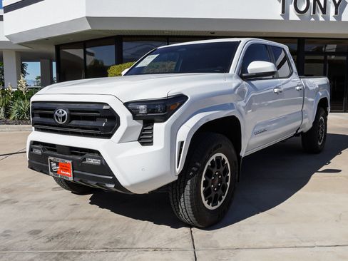 Used 2024 Toyota Tacoma SR5 AWD/4WD image 4