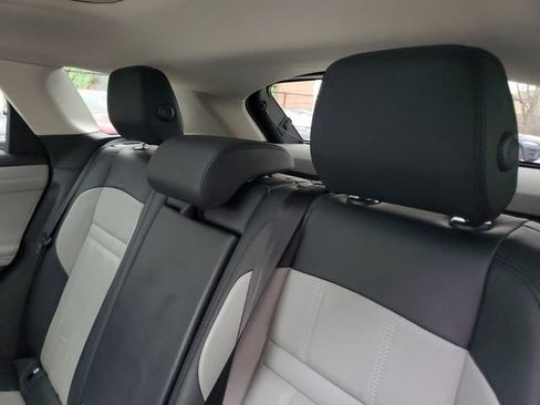 Used 2022 Land Rover Range Rover Evoque R-Dynamic S image 15