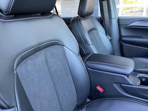 New 2025 Jeep Grand Cherokee L Altitude image 33