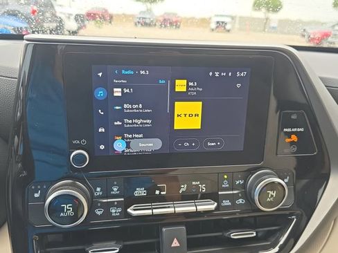 Used 2025 Toyota Highlander XLE image 22