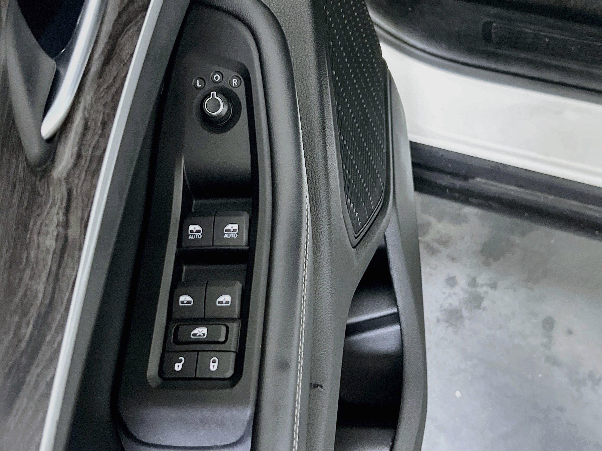 Used 2023 Jeep Grand Cherokee Limited AWD/4WD image 18