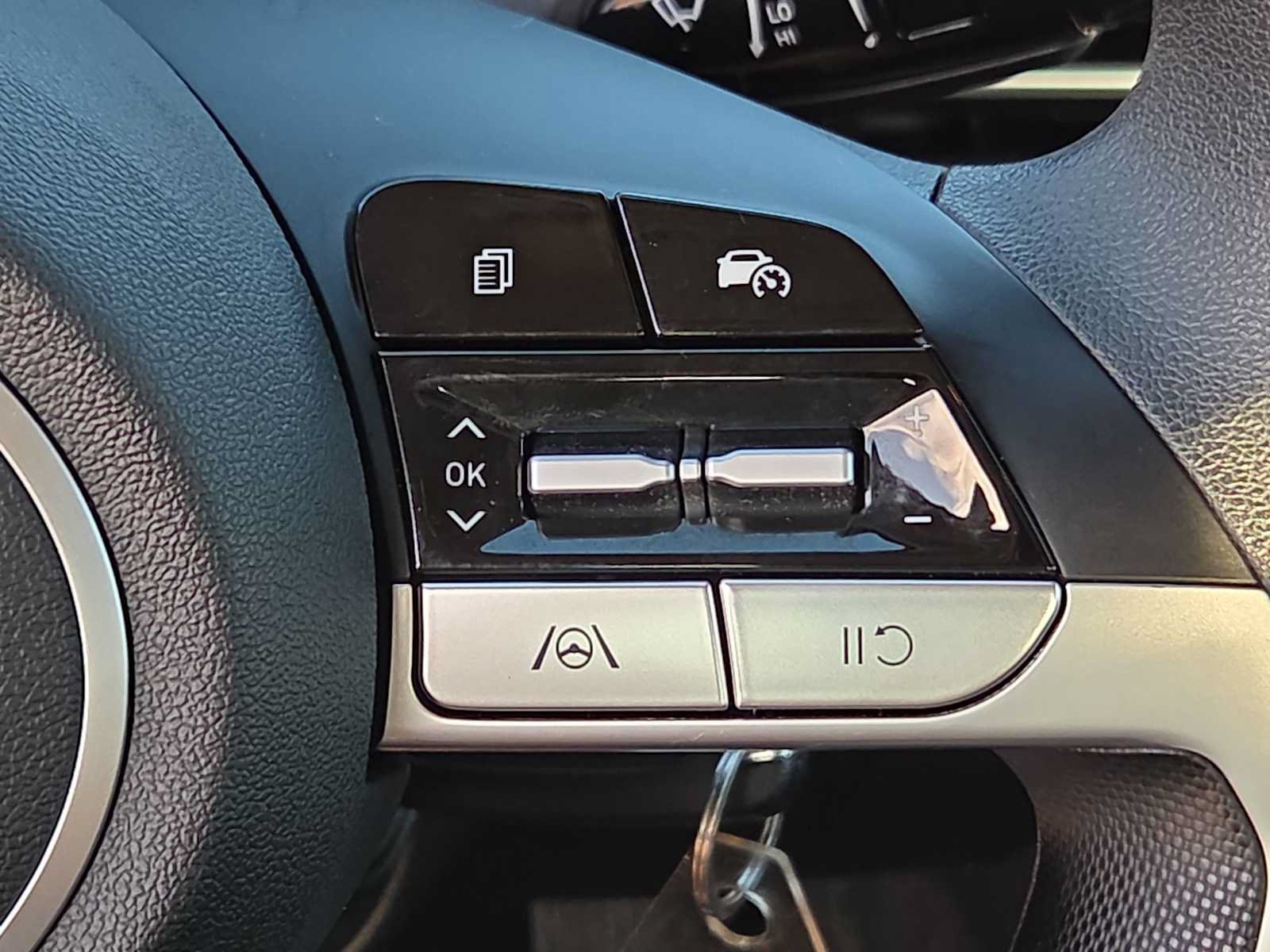 Used 2025 Hyundai Elantra SE FWD image 23
