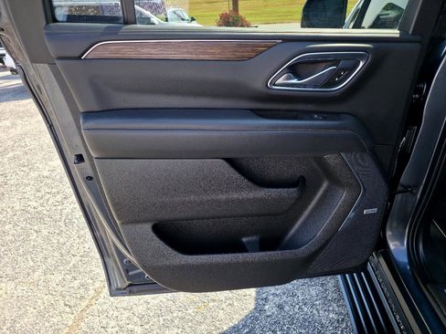 Used 2021 Chevrolet Suburban High Country image 12