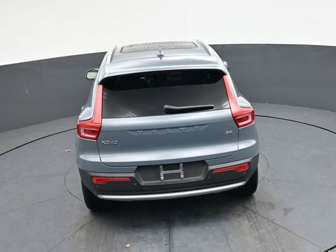 Used 2023 Volvo XC40 B4 Plus image 27