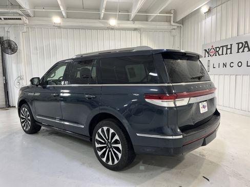 Used 2022 Lincoln Navigator Reserve image 3