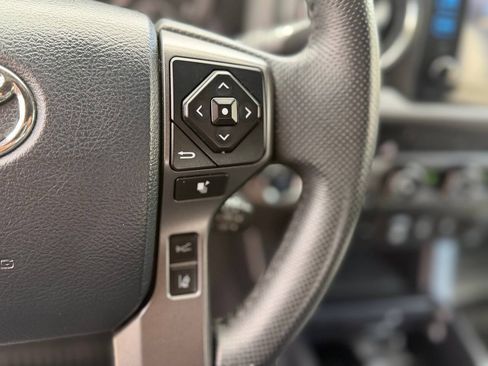 Used 2018 Toyota Tacoma TRD Off-Road w/ Technology Package AWD/4WD image 23