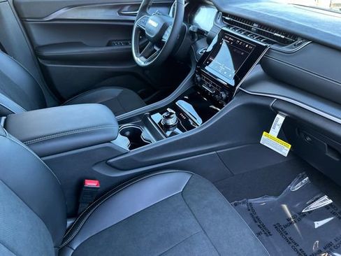 New 2025 Jeep Grand Cherokee Altitude RWD image 17