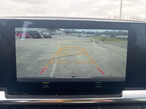 Used 2022 Chevrolet Silverado 1500 LT image 9