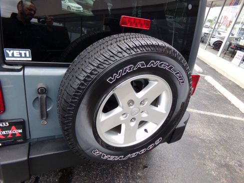 Used 2015 Jeep Wrangler Unlimited Sport w/ Quick Order Package 24S AWD/4WD image 17