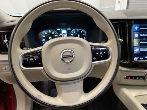 Used 2018 Volvo XC60 T5 Inscription w/ Convenience Package image 17