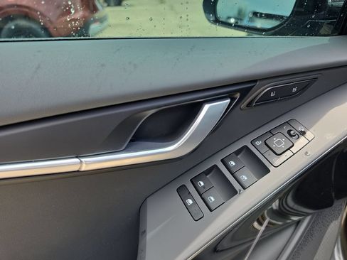 New 2026 Kia Niro FWD image 19