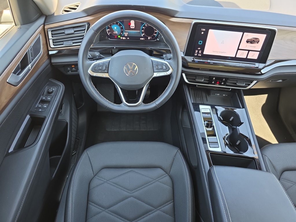 Used 2025 Volkswagen Atlas SE AWD/4WD image 13