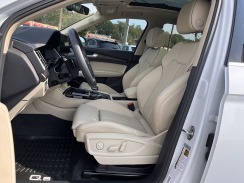 Used 2025 Audi Q5 e Premium Plus w/ Premium Plus Package image 9