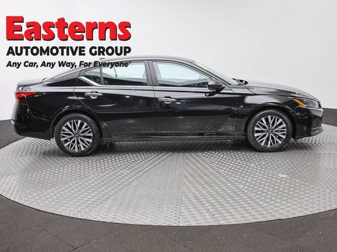 Used 2025 Nissan Altima 2.5 SV FWD image 4