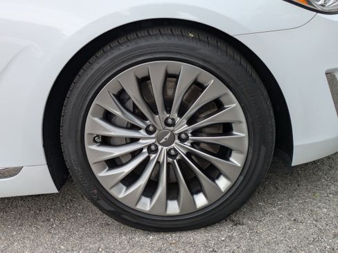 Used 2017 Genesis G90 3.3T Premium image 11