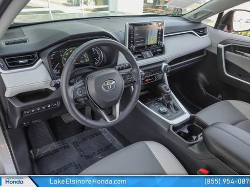 Used 2020 Toyota RAV4 Limited image 17