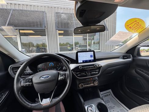 Used 2021 Ford Escape SE FWD image 21