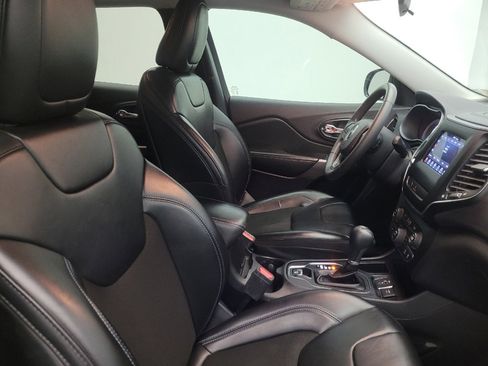 Used 2020 Jeep Cherokee Latitude Plus image 21