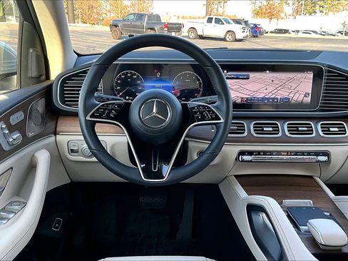 Used 2025 Mercedes-Benz GLE 350 4MATIC image 6