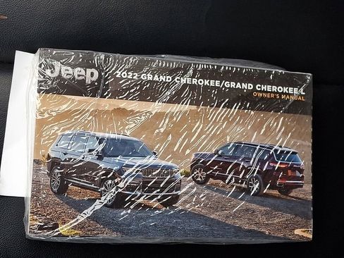 Used 2022 Jeep Grand Cherokee Limited 4xe image 32