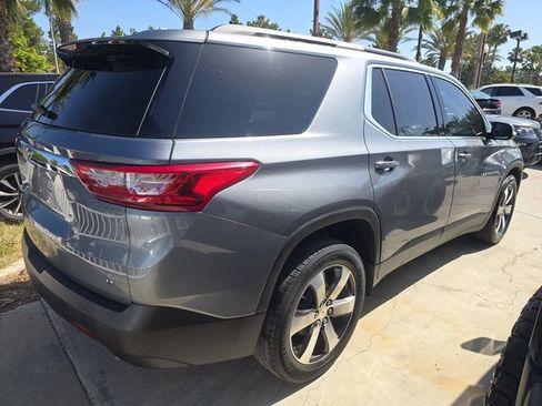 Used 2021 Chevrolet Traverse LT w/ LT Premium Package AWD/4WD image 3