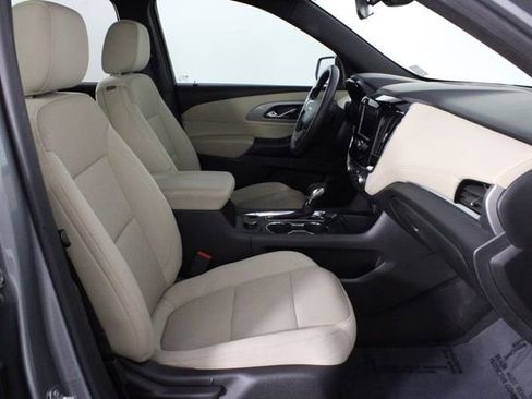 Used 2023 Chevrolet Traverse LS image 16