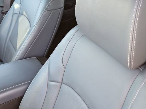 Used 2024 Buick Enclave Premium image 24