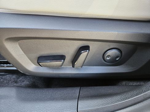 New 2026 Mitsubishi Outlander SEL image 9