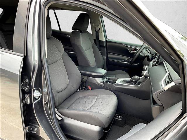 Used 2021 Toyota RAV4 XLE w/ Convenience Package FWD image 9