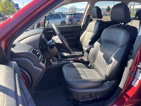 Used 2017 Subaru Forester 2.5i Touring AWD/4WD image 10