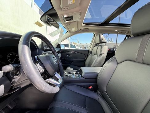 Used 2023 Honda Pilot Touring image 5