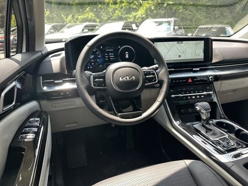 Certified 2023 Kia Carnival SX Prestige FWD image 28