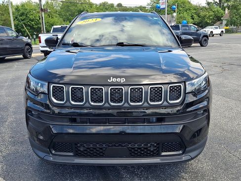 Used 2023 Jeep Compass Latitude AWD/4WD image 2