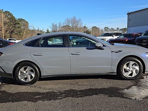 Used 2025 Hyundai Sonata SE image 9