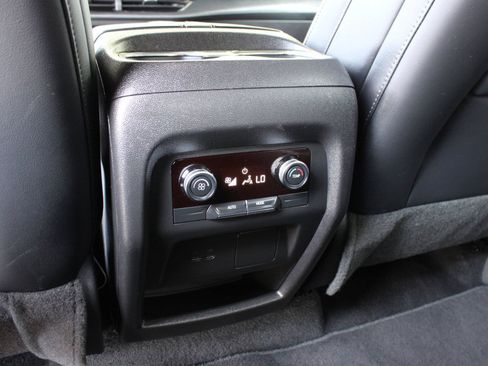 Used 2026 Buick Enclave Sport Touring AWD/4WD image 18