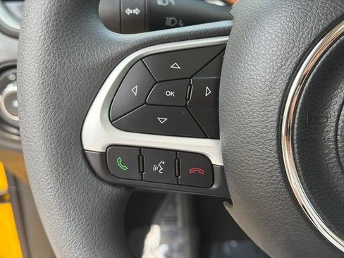 Used 2023 Jeep Renegade Latitude w/ Sun & Fun Group AWD/4WD image 24