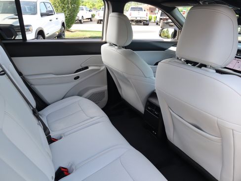 Used 2026 Jeep Cherokee Limited AWD/4WD image 29
