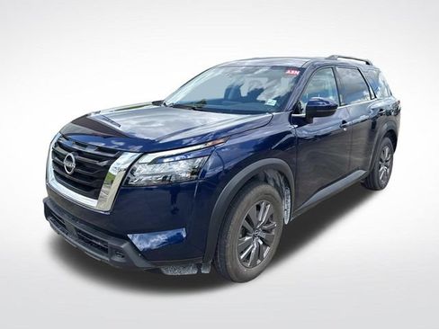 Used 2025 Nissan Pathfinder SV FWD image 3