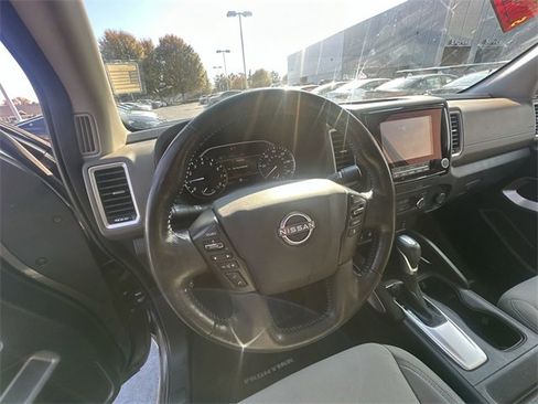 Certified 2022 Nissan Frontier SV image 11