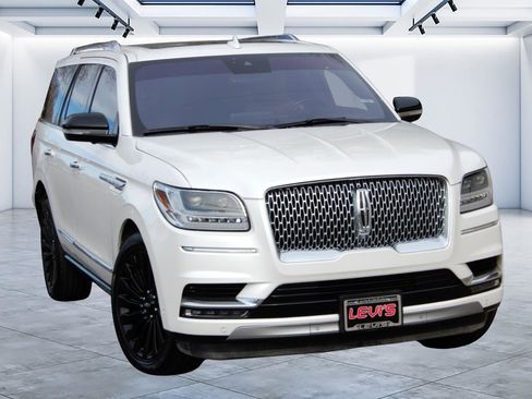 Used 2019 Lincoln Navigator Reserve image 1