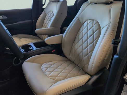 New 2026 Chrysler Pacifica Select image 35
