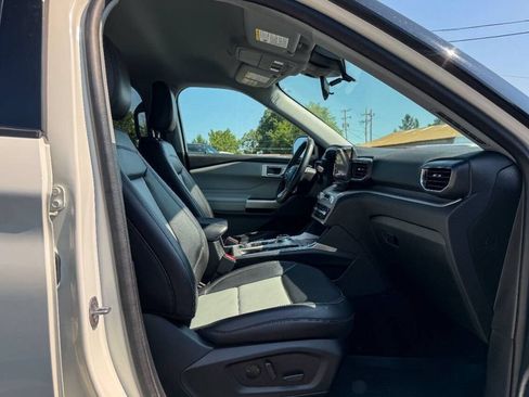 Used 2023 Ford Explorer XLT w/ Equipment Group 202A AWD/4WD image 12