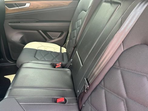 Used 2024 Volkswagen Atlas SE FWD image 27