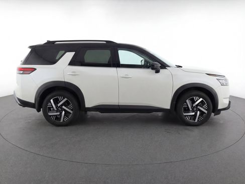 Used 2025 Nissan Kicks SV FWD image 11