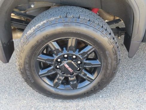 Used 2024 GMC Sierra 2500 AT4 w/ AT4 Premium Plus Package image 15