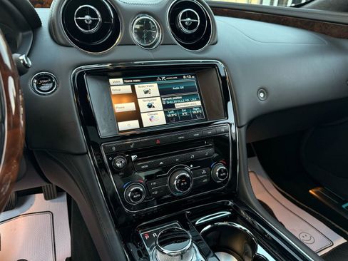 Used 2015 Jaguar XJ Supercharged image 50